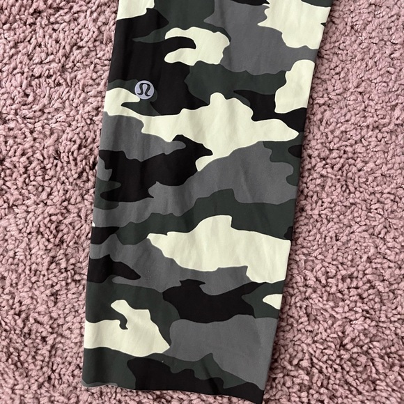 Lululemon Fast and Free HR Crop - size 8 - Picture 5 of 5